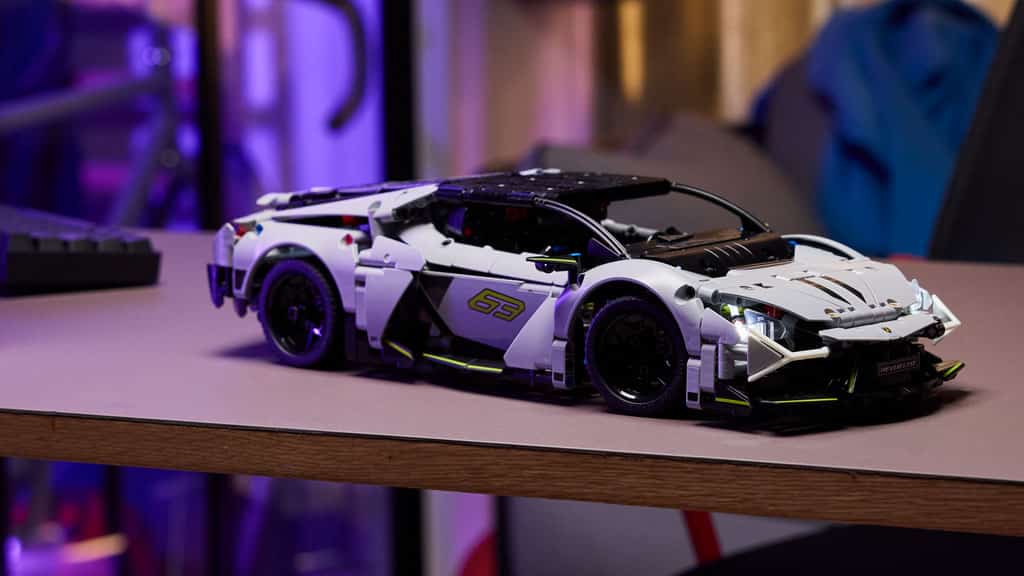 Postav si doma a hraj online s novými LEGO Technic auty