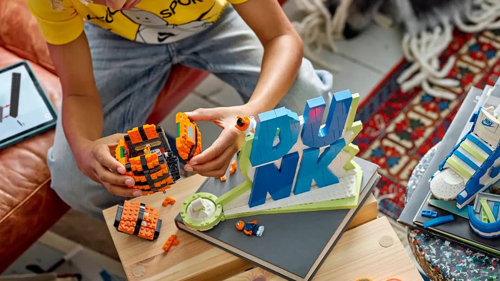 Nike a LEGO Group spojují basketbal a stavební kostky