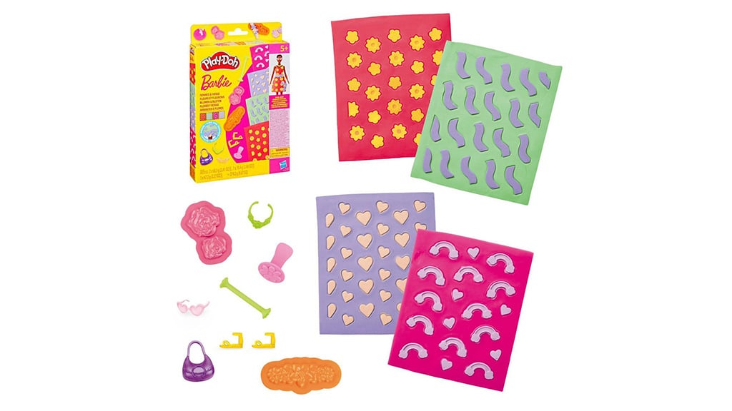 Děti mohou vytvořit módní kreace na přehlídkové molo s Play-Doh Barbie sadami