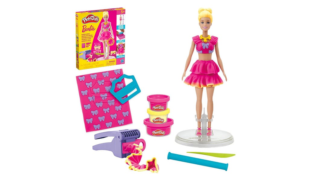 Děti mohou vytvořit módní kreace na přehlídkové molo s Play-Doh Barbie sadami