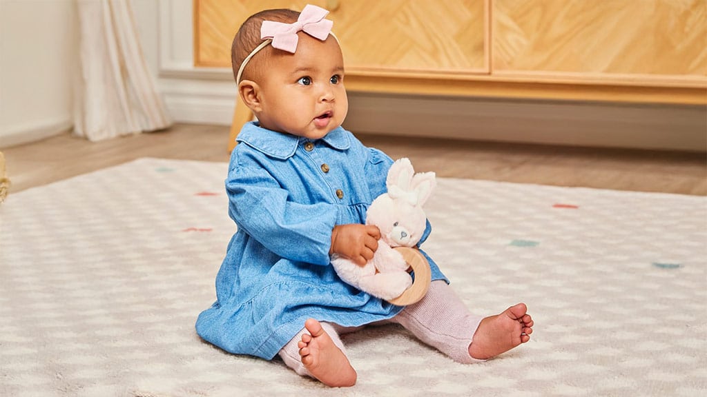 Baby GUND Udržitelně jemné plyšové chrastítko kroužky