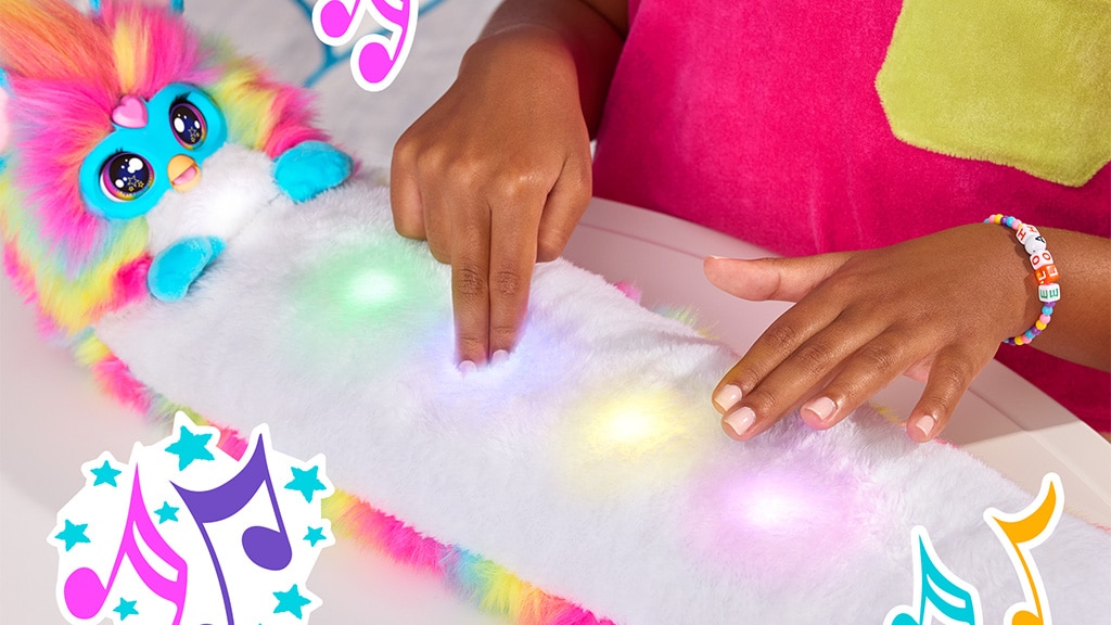 Získejte ještě více interaktivních kamarádů s novými hračkami Hasbro DJ Furby a Tech Pets!