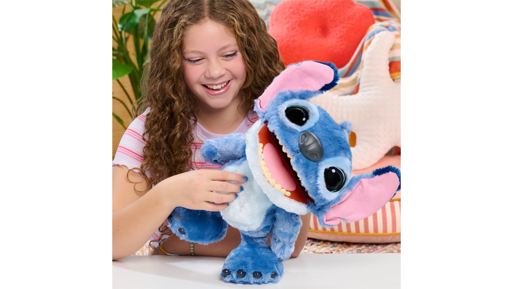 Nová interaktivní plyšová hračka Stitch od Just Play slibuje mimozemské dobrodružství