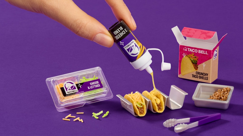 Buď kreativní s Crunchwrapy a kolekcí MGA Miniverse Make It Mini Taco Bell!