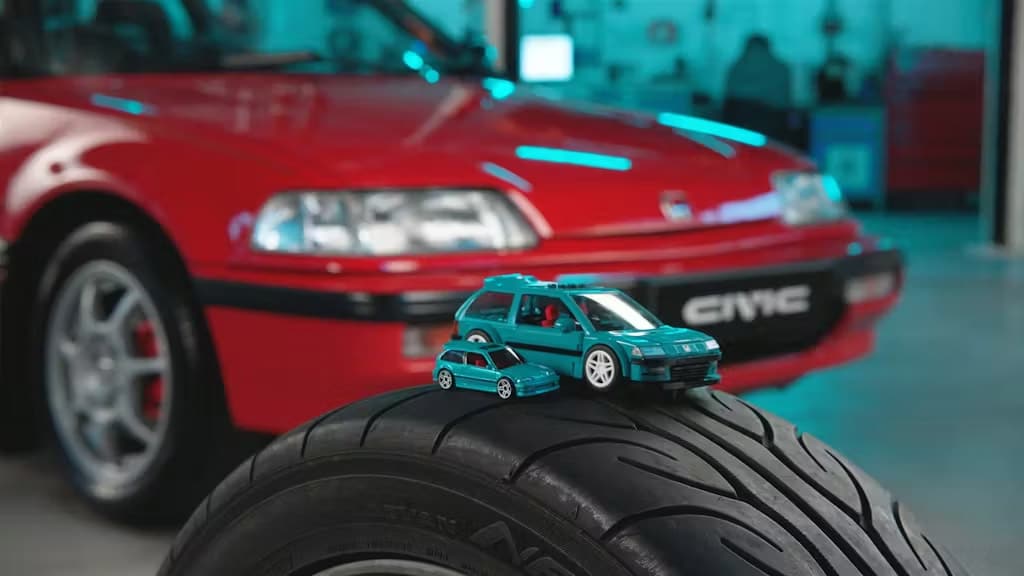 Hondy míří přímo do garáže Mattel Brick Shop