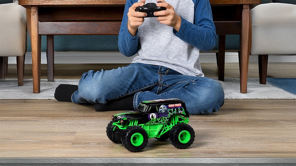 Spin Master Monster Jam Smash & Bash Grave Digger R/C dálkově ovládané auto