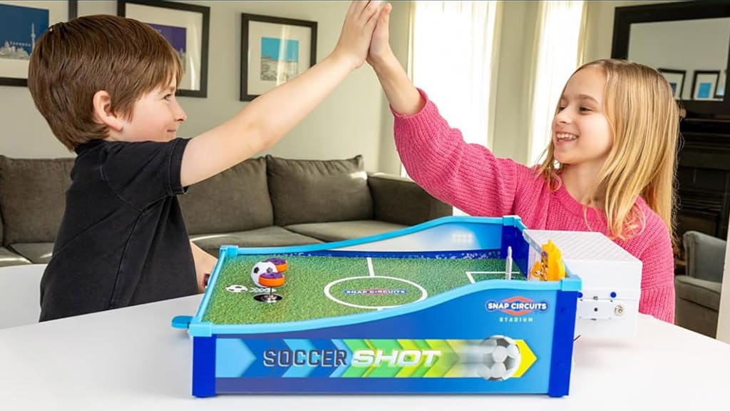 Udělej učení zábavné se STEM hrou Snap Circuits Soccer Shot