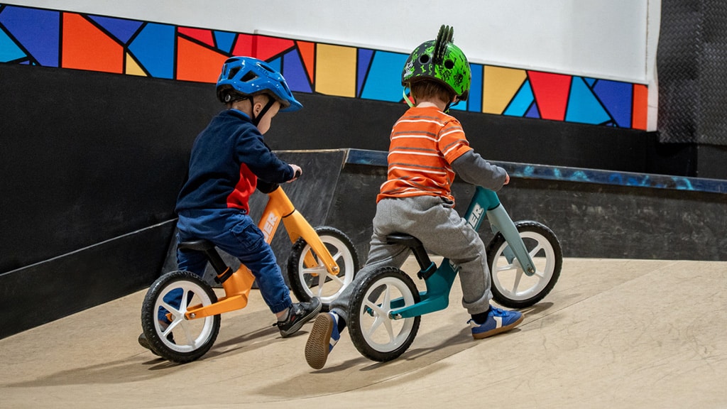Rozhýbejte malé děti s novým kolem Strider Bikes 12 Comp!