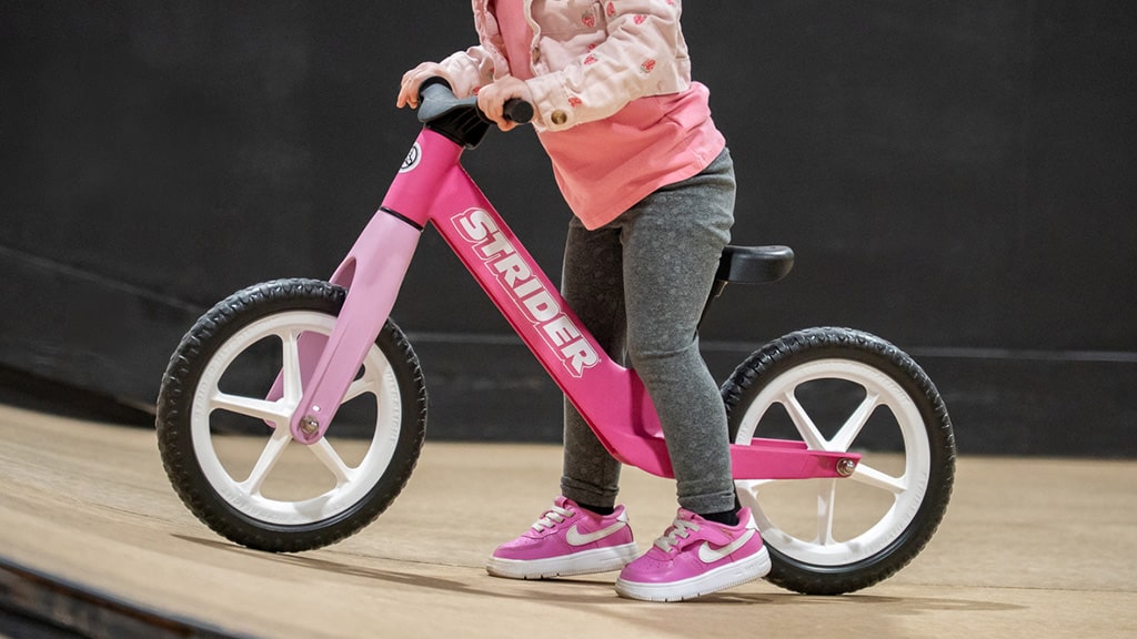 Rozhýbejte malé děti s novým kolem Strider Bikes 12 Comp!