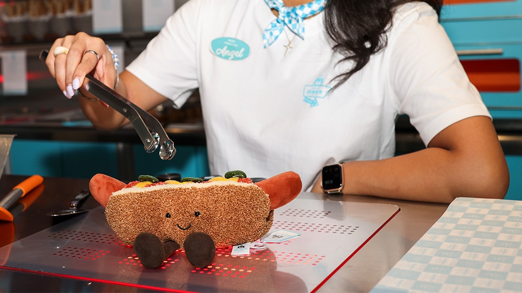 Jellycat Diner přichází s plyšovou figurkou a jídelním lístkem