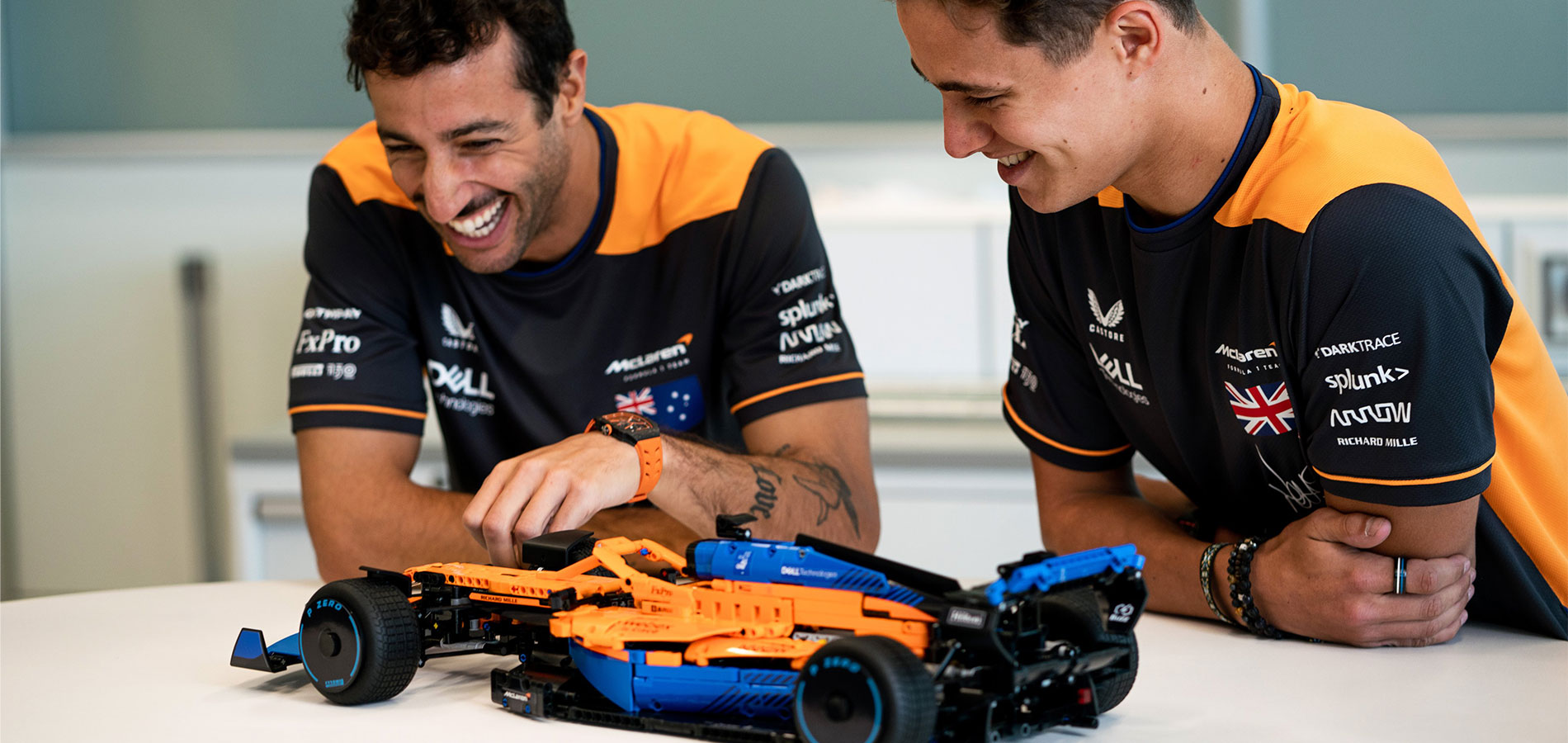 LEGO® Technic a tým McLaren F1 vytvořili společnou hračku