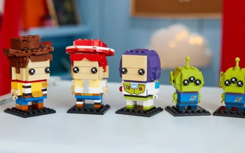 Postav do nekonečna a ještě dál s těmito LEGO sadami Toy Story