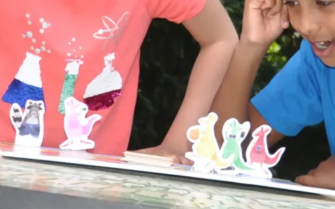 Klokaní touha uspokojuje chuť na čtení s bláznivou hrou