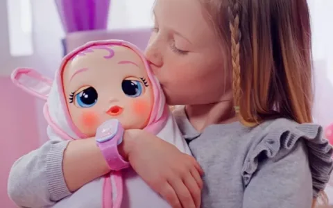 IMC Toys Cry Babies Newborn pomáhají dětem objevovat pečující výchovu