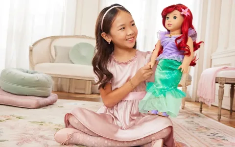 Děti si nyní mohou hrát s panenkami American Girl ve společnosti Ariel, Tiana a Popelky
