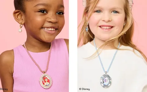 Děti mohou objevovat své jedinečné schopnosti s medailony Disney princezen od Super Smalls