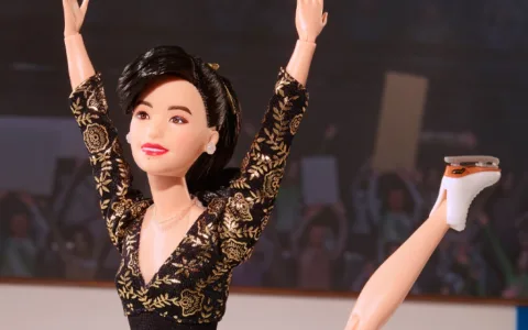 Nová Barbie panenka Kristi Yamaguchi inspiruje mladé dívky, aby následovaly své sny.