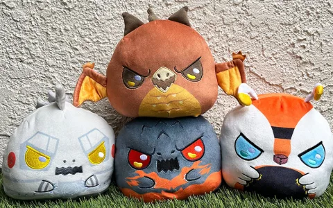 TeeTurtle zvyšuje faktor roztomilosti s novými svátečními plyšáky Godzilla a Sanrio