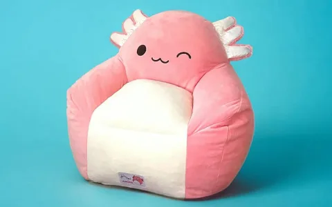 Děti se mohou opřít v sedacích vacích Squishmallows.