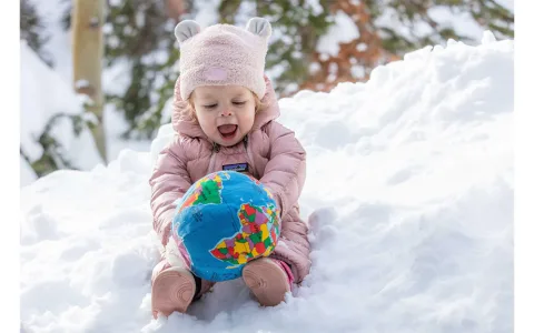 Děti mohou objevovat geografii s pomocí Hugg-A-Planet