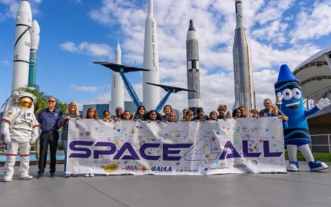 Crayola Space4All v Kennedyho vesmírném centru inspiruje děti, aby dosáhly hvězd.
