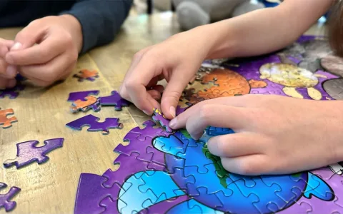 Celestial Buddies: Kolik měsíců! 500dílné puzzle