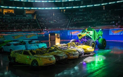 Hot Wheels Monster Trucks Live bude pokračovat i v roce 2026 turné Glow-N-Fire