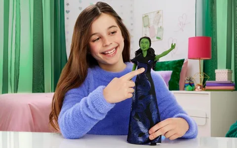 Děti mohou zažít kouzlo s novými hračkami Wicked: For Good
