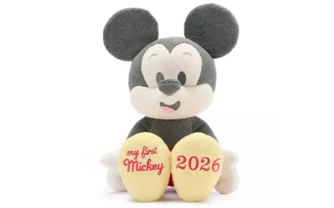 Byly představeny plyšové hračky Mickeyho, Minnie a Dumba s tématem roku 2026