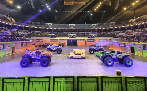 Hot Wheels Monster Trucks Glow-N-Fire Live Show Budapešť – reportáž