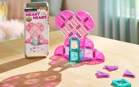 Tvoř a stavěj na cestách s novými cestovními sadami magnetických stavebnic MAGNA-TILES!