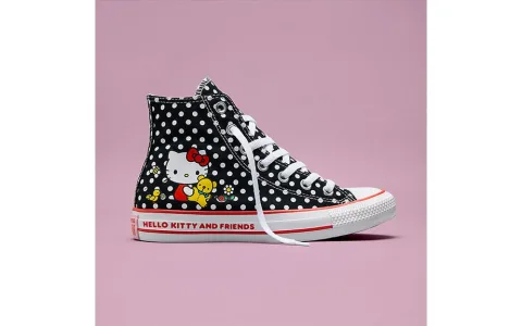 Tato nová kolekce Hello Kitty Converse je roztomilá od hlavy až k patě