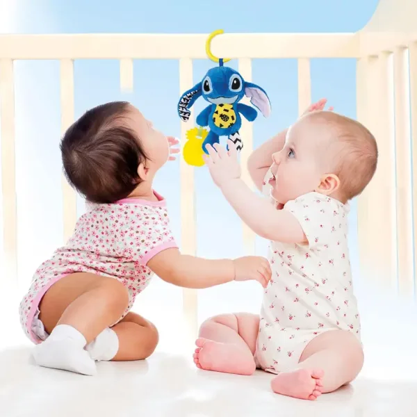 Disney+Stitch měkká chrastítko pro miminka - Clementoni obrázek 3