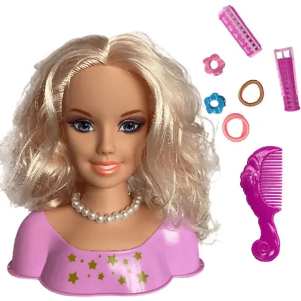Hřebenatelná hlava panenky s dlouhými blond vlasy, perlovým náhrdelníkem a doplňky. obrázek 2