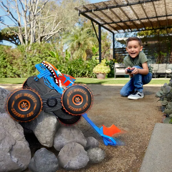 Hot Wheels Monster Trucks: Mega Tiger Shark RC dálkově ovládané auto – Mattel obrázek 3