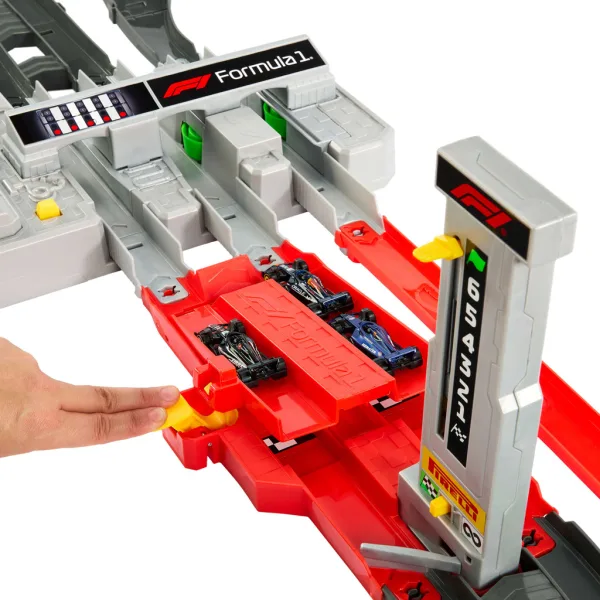 Hot Wheels Racing: Sada závodní dráhy Formule 1 Grand Prix – Mattel obrázek 3