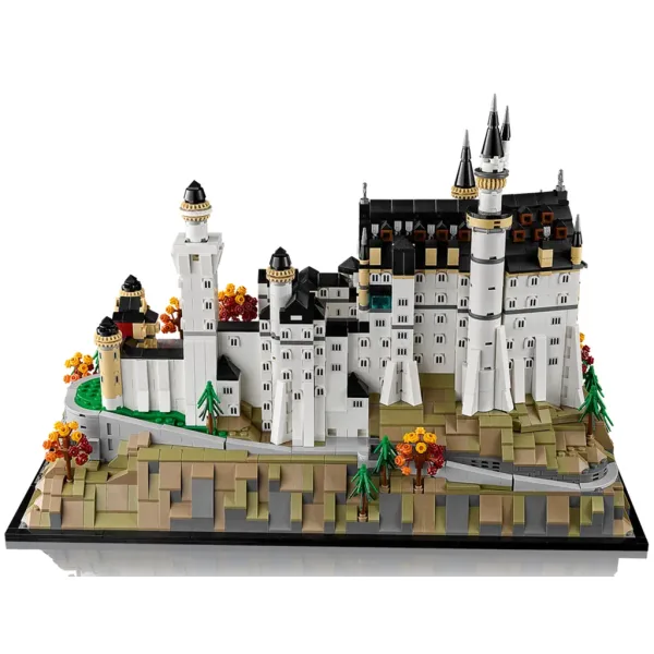 LEGO® Architecture: Zámek Neuschwanstein (21063) obrázek 5