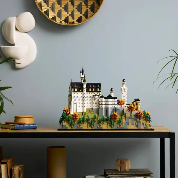 LEGO® Architecture: Zámek Neuschwanstein (21063) obrázek 7