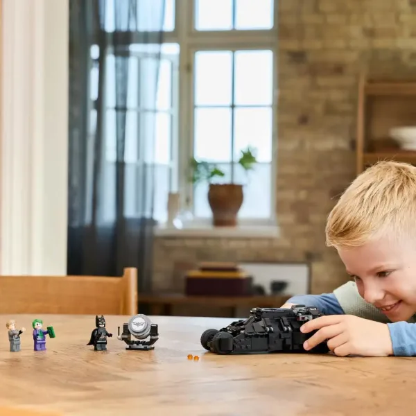 LEGO® Batman: Batman™ Tumbler vs. Two-Face™ a Joker™ (76303) obrázek 4
