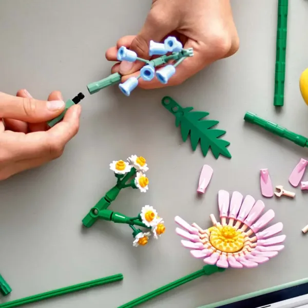 LEGO® Botanicals: Slunečně žlutá kytice (10347) obrázek 3