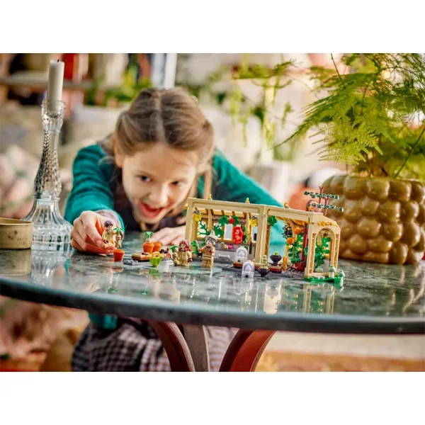 LEGO® Harry Potter: Bradavický hrad: Hodina bylinkářství (76445) obrázek 7
