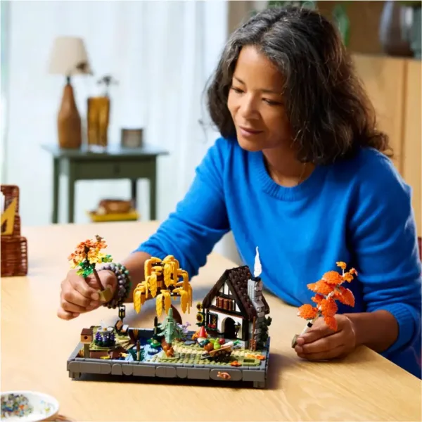 LEGO® Icons: Podzimní zahrada s domečkem (11372) obrázek 4