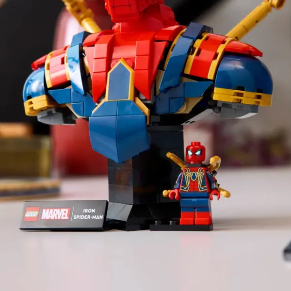 LEGO® Marvel: Busta Iron Spider-Mana (76326) obrázek 4