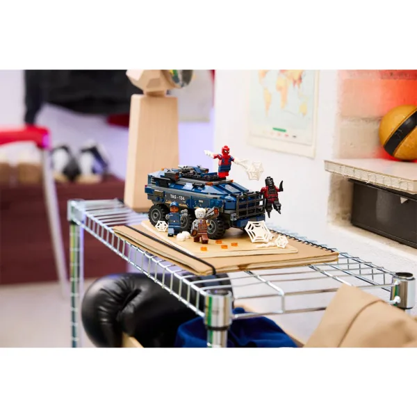 LEGO® Marvel: Spider-Man: pronásledování transportu vězňů (76349) obrázek 8