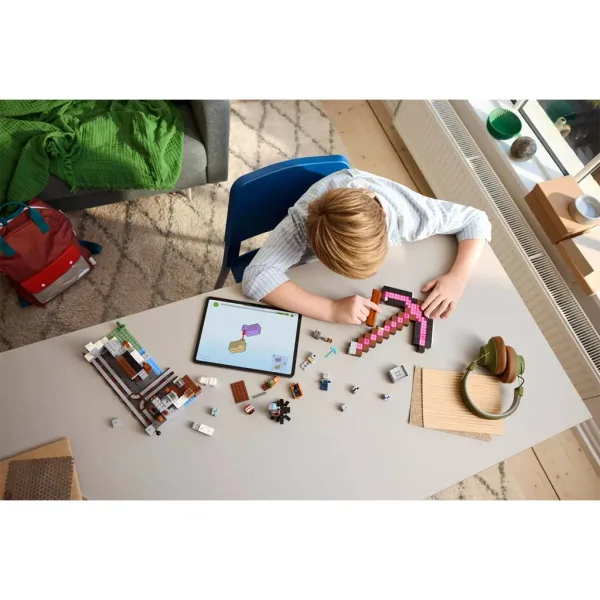 LEGO® Minecraft: Těžební důl s krumpáčem (21277) obrázek 8