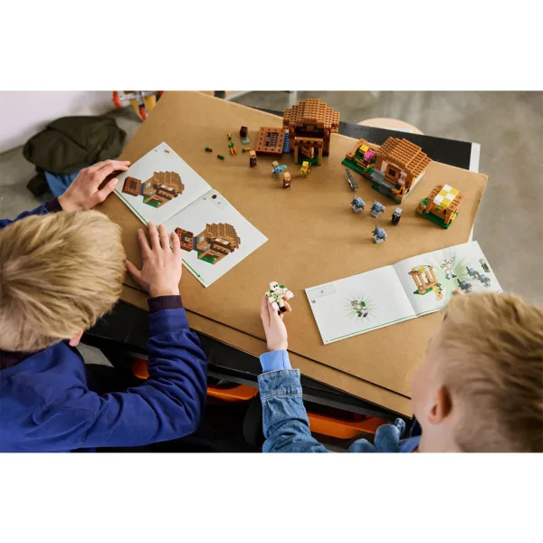 LEGO® Minecraft: Útok vyvolávače ve vesnici (21596) obrázek 11