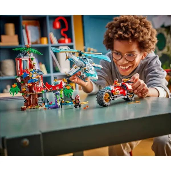 LEGO® Ninjago: Souboj ninja vozidel u stromového domu (71857) obrázek 4