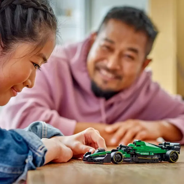 LEGO® Speed Champions: Aston Martin Aramco F1® AMR24 závodní auto (77245) obrázek 4