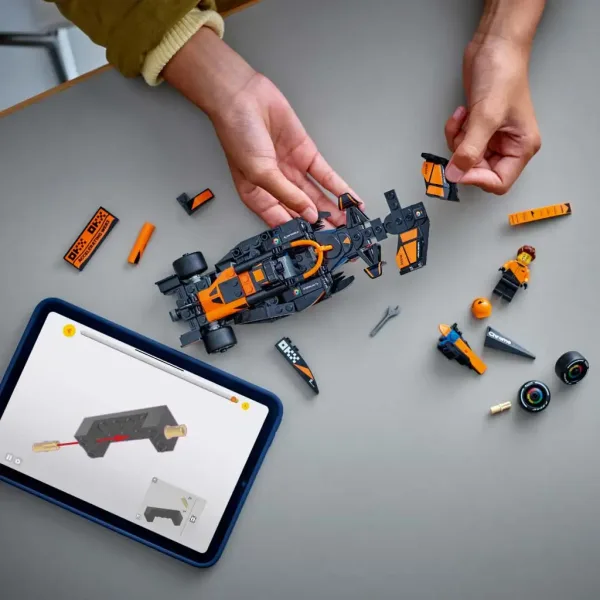 LEGO® Speed Champions: Závodní vůz McLaren F1® Team MCL38 (77251) obrázek 3