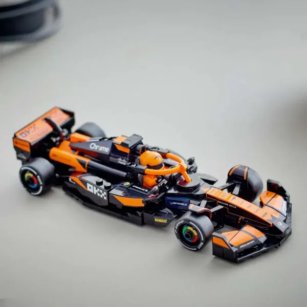 LEGO® Speed Champions: Závodní vůz McLaren F1® Team MCL38 (77251) obrázek 5